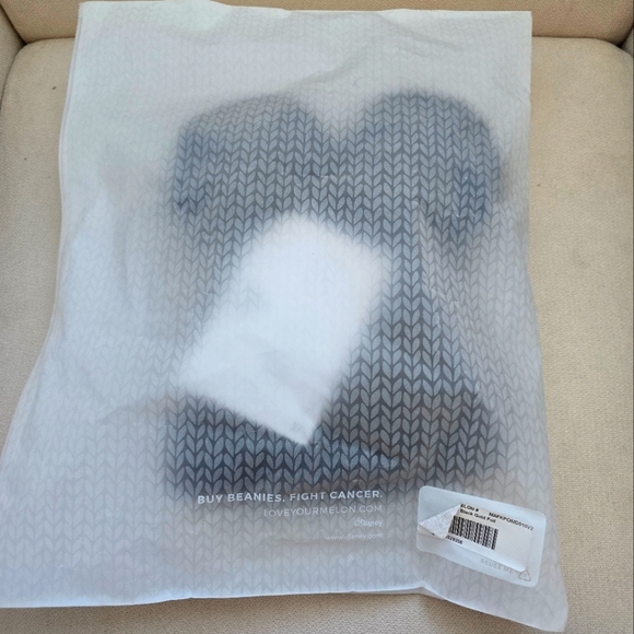 Disney x Love Your Melon Black Mickey Mouse Kids Double Pom Pom Beanie 2018 - Picture 9 of 10